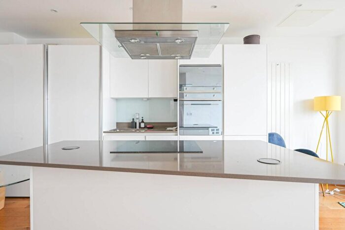 1 Bedroom Flat To Rent In Arena Tower, Canary Wharf, London, E14