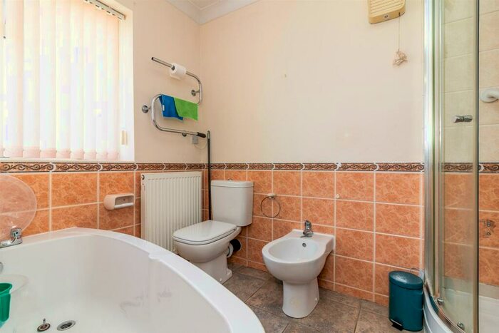 3 Bedroom End Of Terrace House For Sale In Stirling Grove, Clifton, Nottingham, NG11