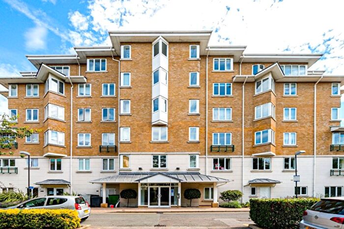 3 Bedroom Flat To Rent In Birchgrove House, Strand Drive, Kew, TW9