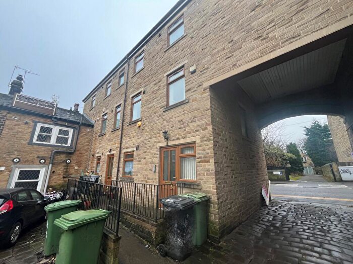 2 Bedroom Flat To Rent In Town Street, Armley, Leeds, LS12