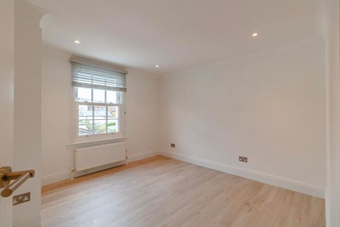 2 Bedroom Detached House To Rent In Pantile Road, Weybridge, KT13
