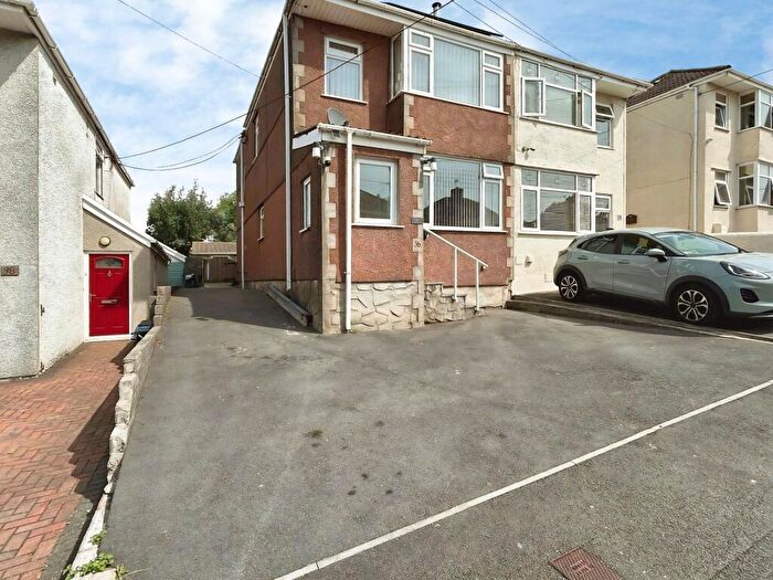 3 Bedroom Semi-Detached House For Sale In Garfield Avenue, Bridgend, CF31
