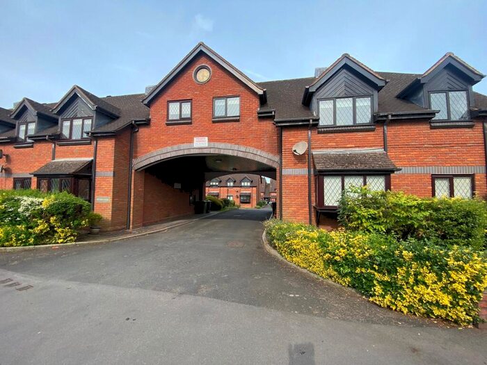2 Bedroom Apartment To Rent In Worcester Road, Hagley, Stourbridge, DY9