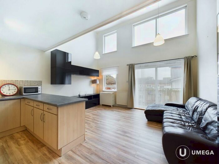 2 Bedroom Flat To Rent In Albion Gardens, Easter Road, Edinburgh, EH7