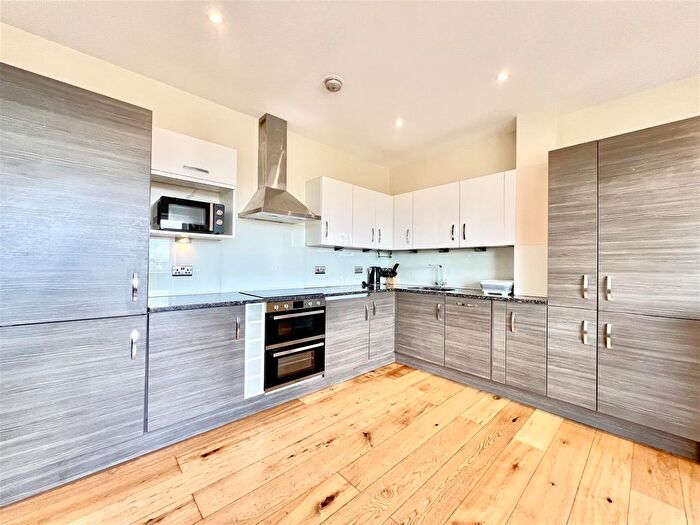 2 Bedroom Flat To Rent In Union House, Clayton Road, Hayes, UB3