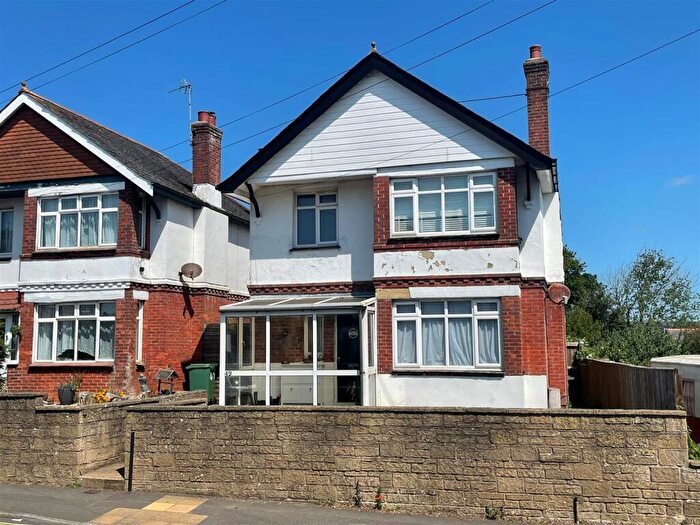 3 Bedroom House For Sale In Newport Road, Lake, PO36