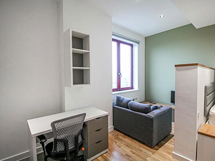 Apartment To Rent In Apt, Q One Residence #, LS2