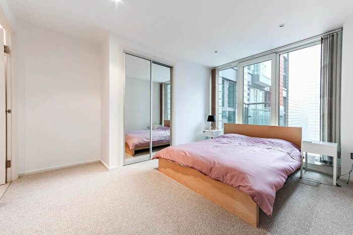2 Bedroom Flat To Rent In Western Gateway, Royal Docks, London, E16