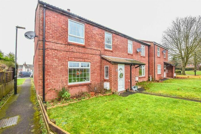 3 Bedroom Semi-Detached House For Sale In Jubilee Way, Newtown, GL13