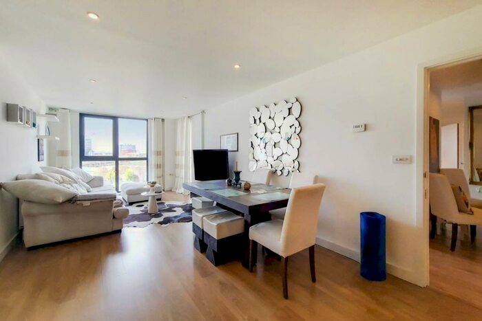 3 Bedroom Flat To Rent In Ward Road, Stratford, London, E15