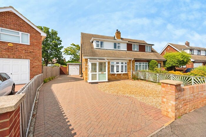 2 Bedroom Bungalow For Sale In Courtlands Drive, Biggleswade, Bedfordshire, SG18