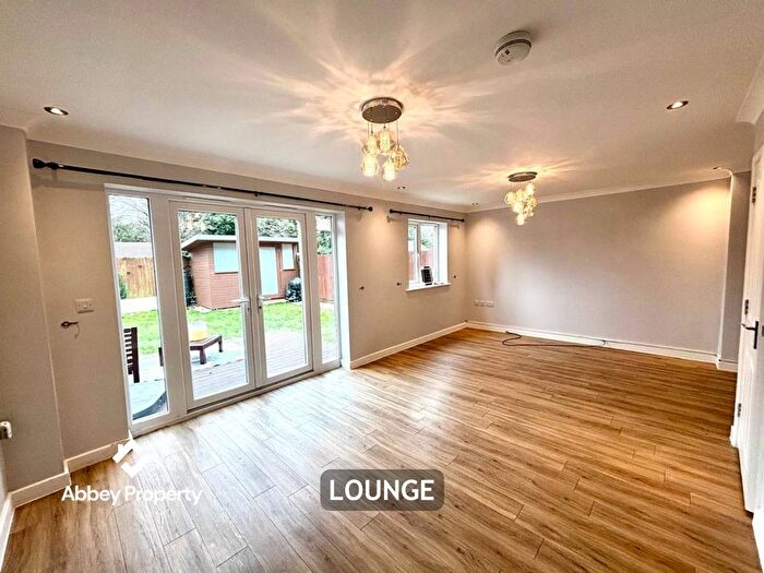 4 Bedroom Semi-Detached House To Rent In Poets Mews, Luton, LU4