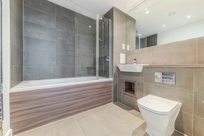 2 Bedroom Apartment To Rent In Bed, Th Floor Lapwing At The Halcyon In Fresh Wharf, IG11