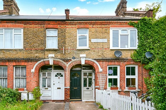 3 Bedroom Flat For Sale In Warner Road, Walthamstow, London, E17