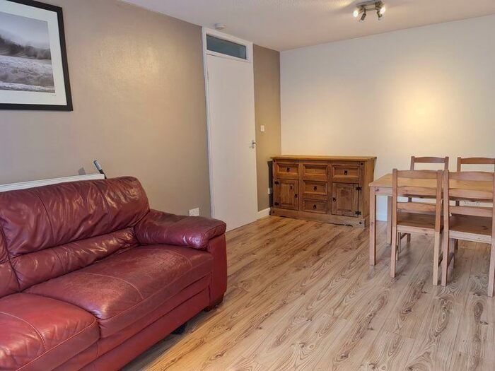 2 Bedroom Flat To Rent In Seymour Close, Selly Park, Birmingham, B29