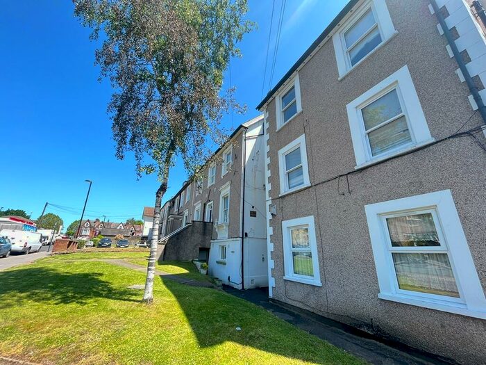 1 Bedroom Flat To Rent In Holmesdale Road, SE25