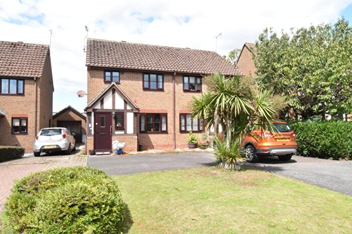 3 Bedroom Semi-Detached House For Sale In Mitchell Close, Lenham, Maidstone, ME17