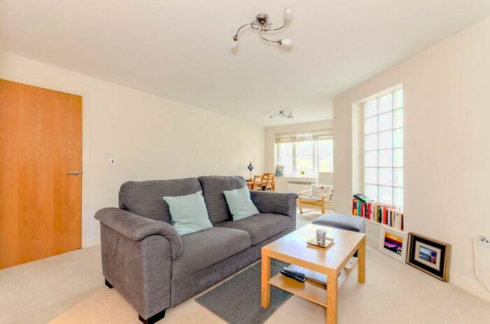 2 Bedroom Flat To Rent In Goldsworth Road, Woking, GU21