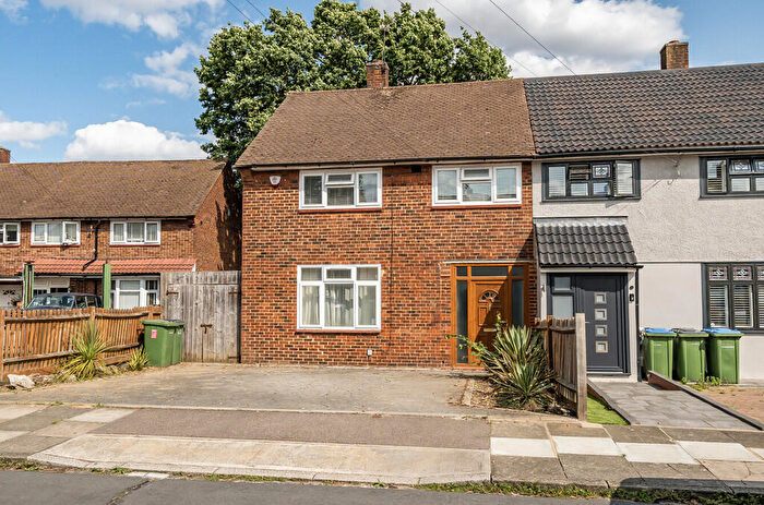 3 Bedroom Semi-Detached House For Sale In Greenhithe Close, Sidcup, DA15