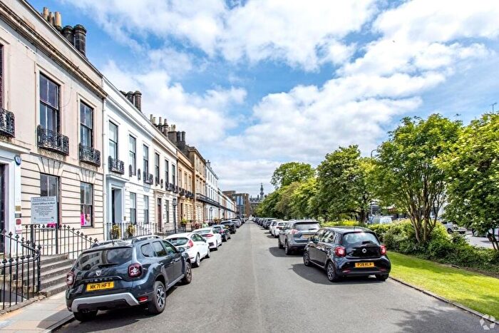 2 Bedroom Flat To Rent In Newton Place, Glasgow, G3
