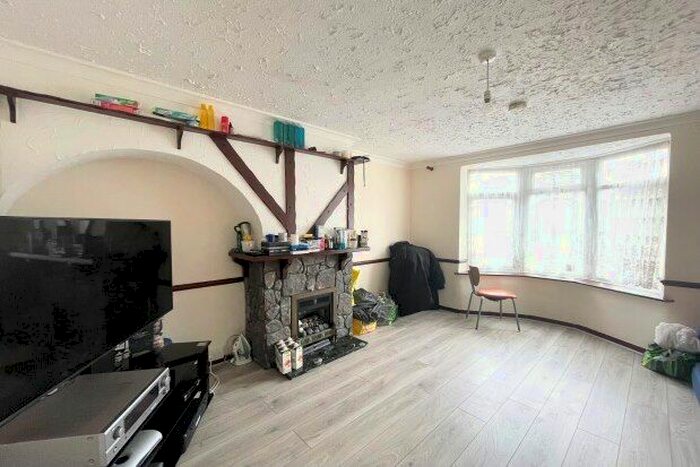 3 Bedroom Property To Rent In Morris Road, Dagenham, RM8