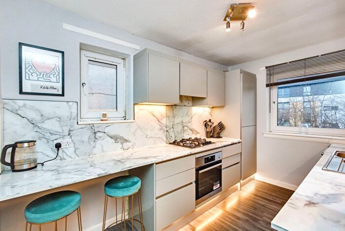 2 Bedroom Flat For Sale In C Silverknowes View, Edinburgh, EH4