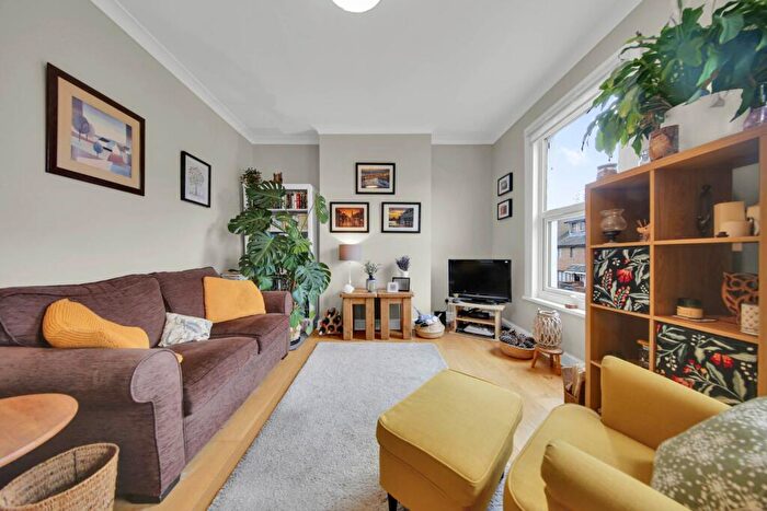 2 Bedroom Flat For Sale In Oliver Road, Leyton, E10