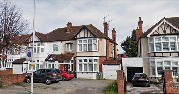 2 Bedroom Flat To Rent In Cranbrook Road, Ilford, IG1