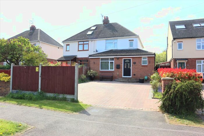 3 Bedroom Semi-Detached House To Rent In Simpson Road, Bletchley, Milton Keynes, Buckinghamshire, MK1