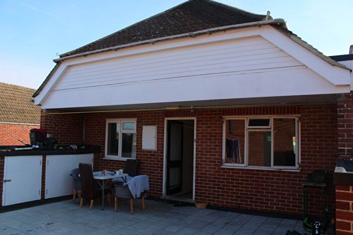 2 Bedroom Flat For Sale In The Broadway, Thatcham, RG19