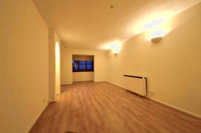 2 Bedroom Flat To Rent In Chalice Way, Greenhithe, DA9