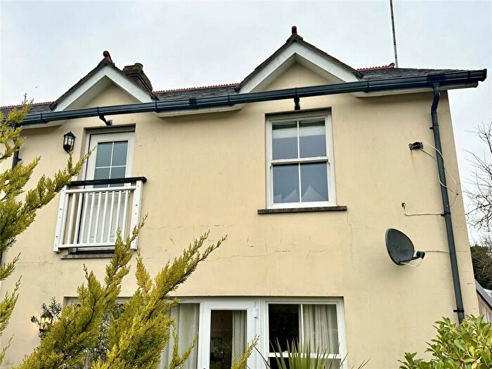 1 Bedroom Flat To Rent In Main Street, Pembroke, Pembrokeshire, SA71