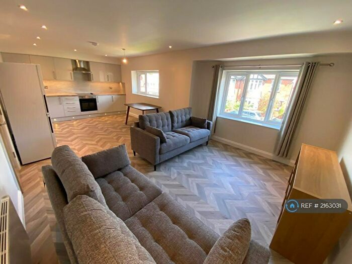 2 Bedroom Flat To Rent In Headingley, Leeds, LS16