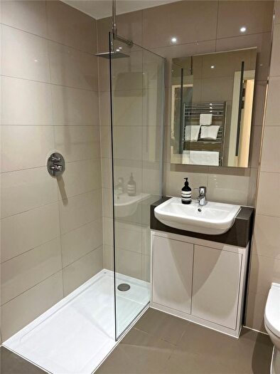 2 Bedroom Flat For Sale In Glenbrook Apartments, Hammersmith, W6