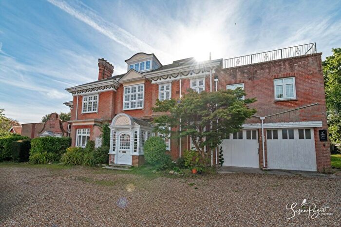 2 Bedroom Flat For Sale In Playstreet Lane, Ryde, PO33