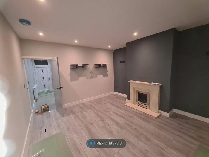 4 Bedroom End Of Terrace House To Rent In Pasture Lane, Clayton, Bradford, BD14