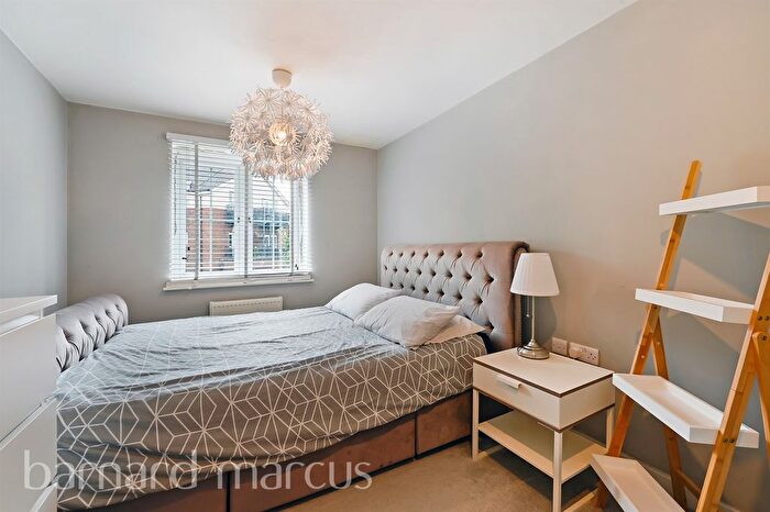 1 Bedroom Flat For Sale In Hemlock Close, London, SW16