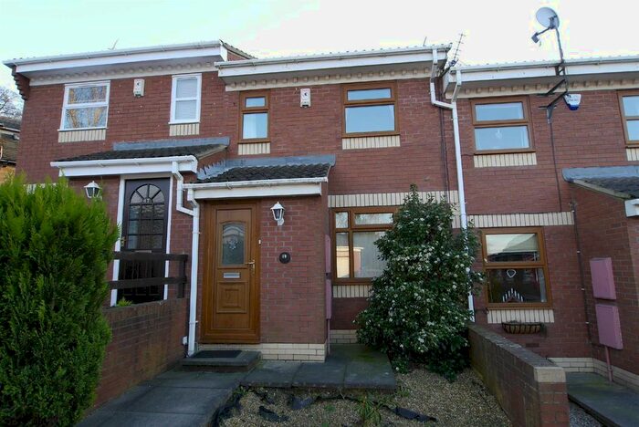 2 Bedroom Town House To Rent In Laneside Gardens, Churwell, Leeds, LS27