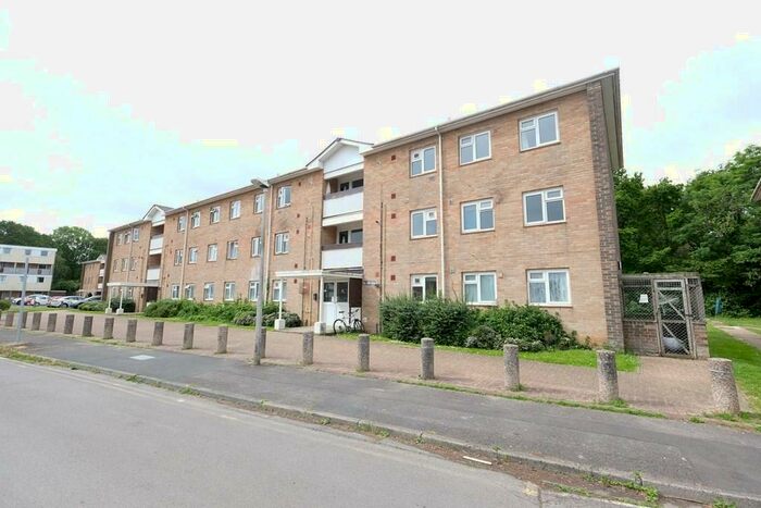 2 Bedroom Flat To Rent In Africa Drive, SO40