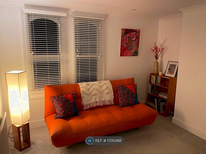 2 Bedroom Flat To Rent In Underhill Road, London, SE22