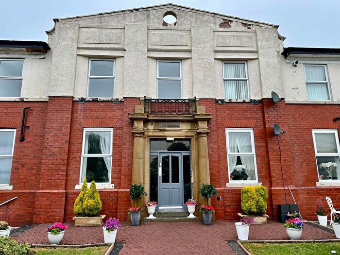 2 Bedroom Property To Rent In Arncliffe Rise, Oldham, OL4