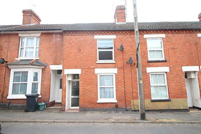 3 Bedroom Terraced House To Rent In Grove Road, Rushden, NN10