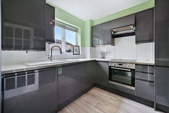 2 Bedroom Flat To Rent In Bowman Mews, SW18