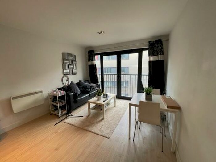 1 Bedroom Apartment To Rent In Hub Well Furnished Studio With The Benefit Of Secure Parking, B4