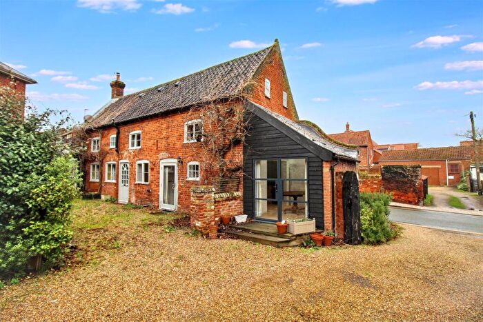 4 Bedroom Cottage For Sale In Burgh Road, Aylsham, NR11