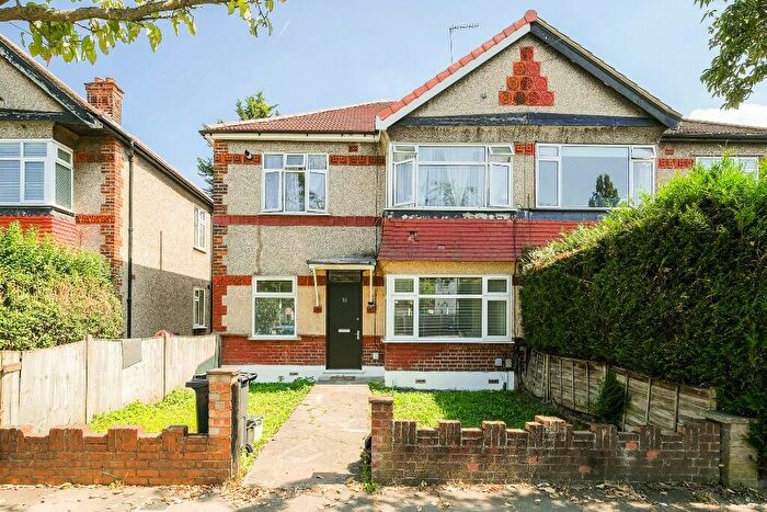 2 Bedroom Ground Maisonette To Rent In Lechmere Avenue, Woodford Green, Essex, IG8