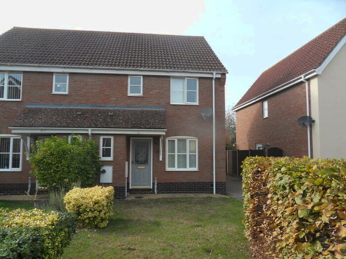 3 Bedroom Semi-Detached House To Rent In Roydon, IP22