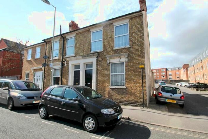 1 Bedroom Flat To Rent In Birchett Road, Aldershot GU11