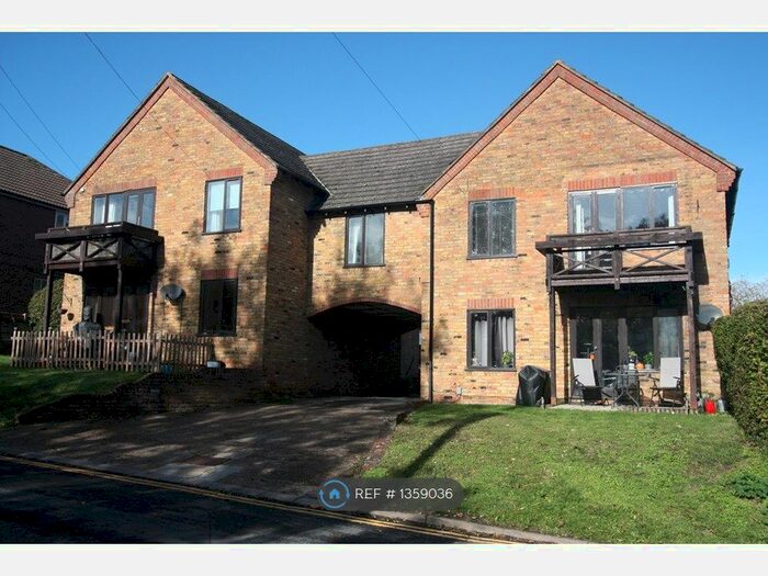 2 Bedroom Flat To Rent In Langelei Court, Kings Langley, WD4