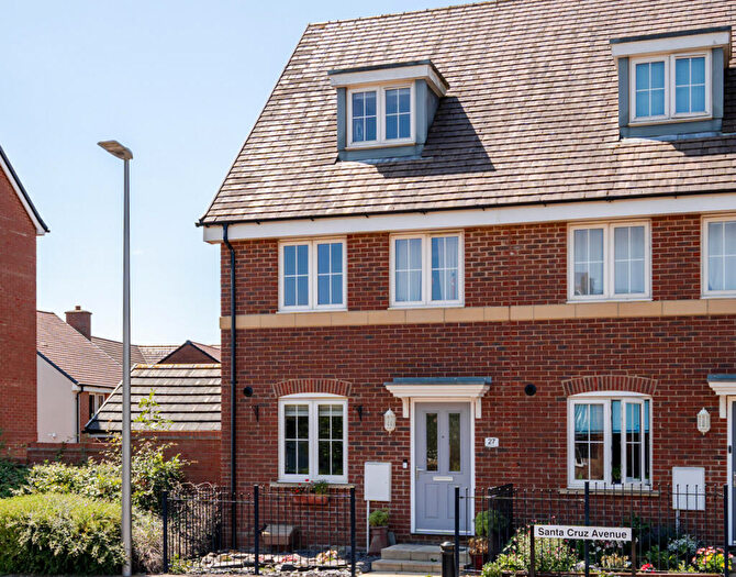3 Bedroom Semi-Detached House For Sale In Santa Cruz Avenue, Newton Leys Milton Keynes, MK3